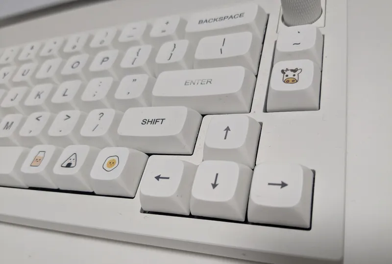 エンジニア/DTMerのデスクツアー PC周辺機器編 こだわりのKeychronキーボードとKensingtonの大玉トラックボール