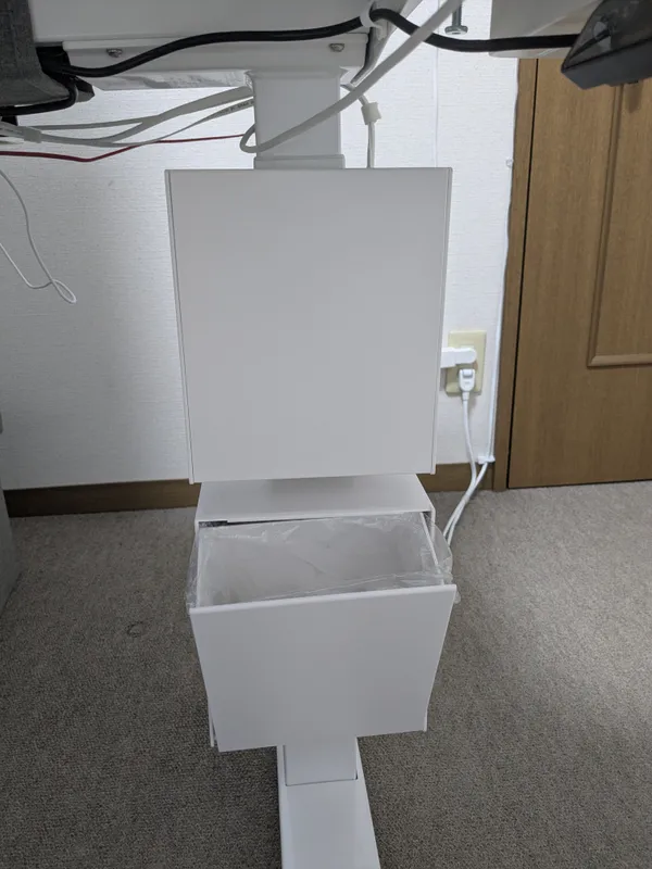 デスクの脚に設置